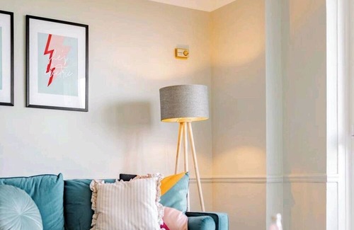 Forest Hill Apartment | Stunning 2 Bedroom Apartment