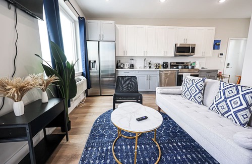 North Philadelphia East Apartment | Imagine a stylish escape in Philadelphia, the epitome of urban luxury