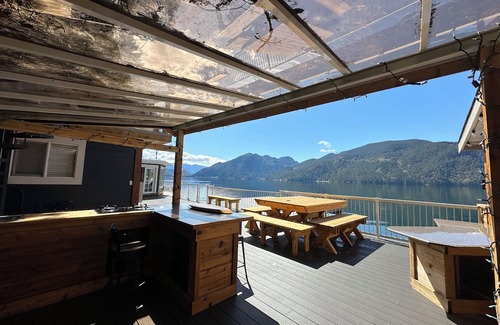 Echo Island Ski Chalet | Ozarks Vortex Island Cabin: Your Serene Lakeside Escape