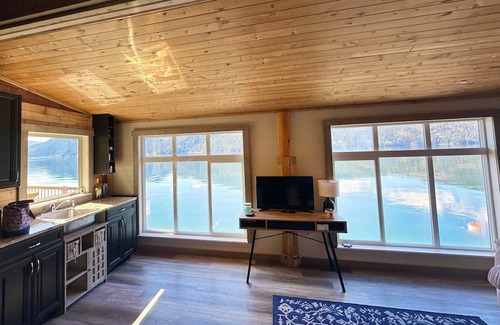 Echo Island Ski Chalet | Ozarks Vortex Island Cabin: Your Serene Lakeside Escape