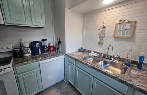 Marceline House | Charming 2-bedroom house with AC, WiFi in marvelous Marceline