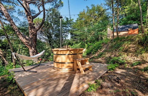 Carrodano Inferiore RV Rental | Caravan 'Starsbox Cinque Terre - Casa' with Mountain View, Private Pool and Private Garden
