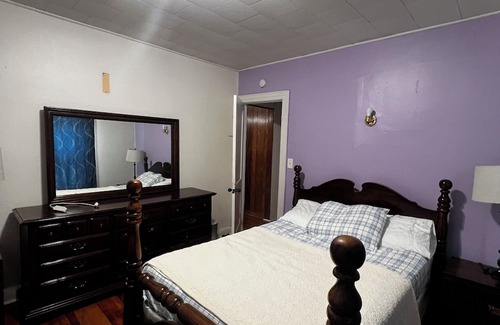 Hartford House | Charming 3-bedroom house with WiFi and AC in Hartford