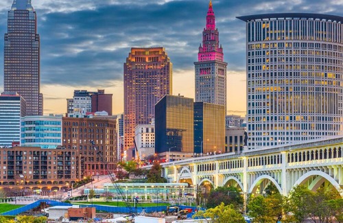 Downtown Cleveland Apartment | Suite in Downtown under a mile from Rock & Roll HoF & Stadiums