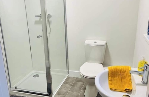 Derby House | Delightful 5-Bed All En Suite Home