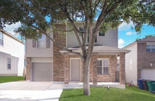 West San Antonio House | Charming 3-bedroom house in San Antonio with AC, WiFi, and playground set