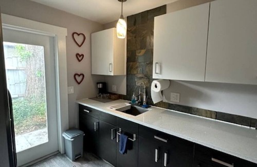 South Orange House | Short-Term Cozy Bungalow in Downtown Orlando Near Hospitals and Business Core