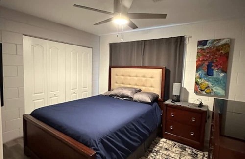 South Orange House | Short-Term Cozy Bungalow in Downtown Orlando Near Hospitals and Business Core