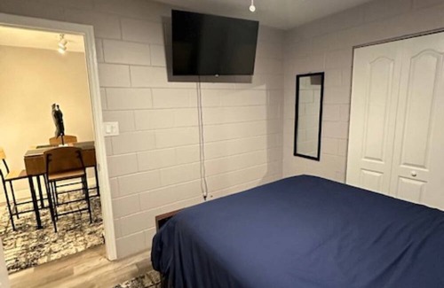 South Orange House | Short-Term Cozy Bungalow in Downtown Orlando Near Hospitals and Business Core