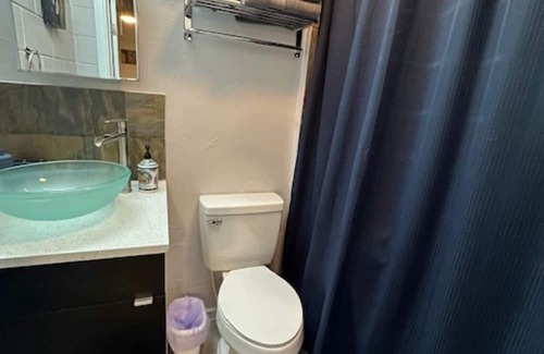 South Orange House | Short-Term Cozy Bungalow in Downtown Orlando Near Hospitals and Business Core