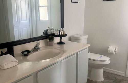 Kissimmee House | Charming 3-bedroom house with AC, fitness room, WiFi in Kissimmee