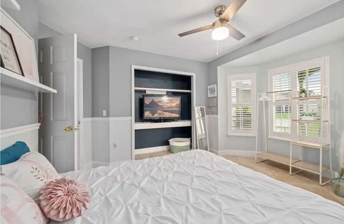 St. Cloud House | 3BDR, Firepit + 15 Min Lake Toho!