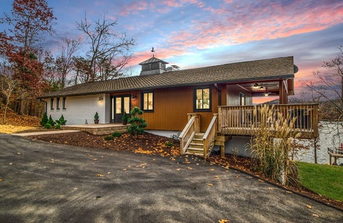 Ingles House | Claytor Lake Direct Waterfront Home Beautiful Private Awesome Views VT Radford