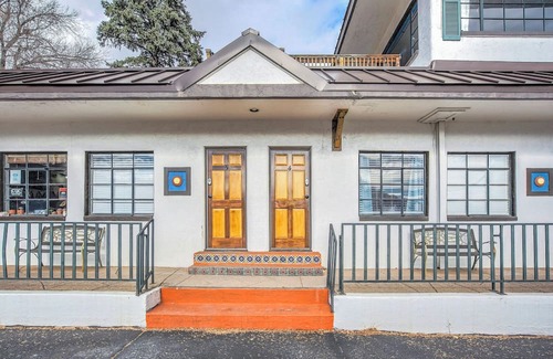 West Colorado Springs Apartment | Rustic-Chic Retreat: Your Ideal Colorado Springs Getaway for Outdoor Enthusiasts and Dog Lovers