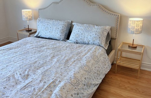 Richmond Hill House | 2 entire bedrooms with 2 private bathrooms
