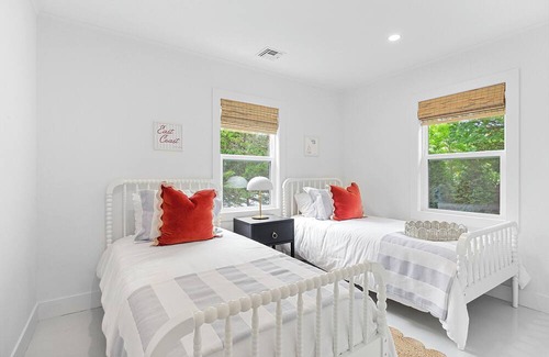 Sag Harbor Cottage | little Cottage on Cove Charming 2-bedroom in soothing Sag Harbor with WiFi, AC