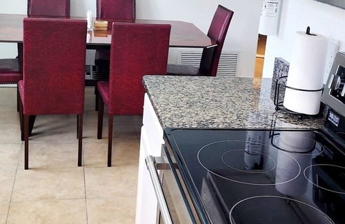 Northwest Orlando House | Spacious home with extra large pool, water falls and centraly located.nn