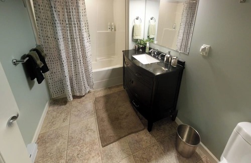Yorkson House | Large Modern King Suite w/ free Street Parking