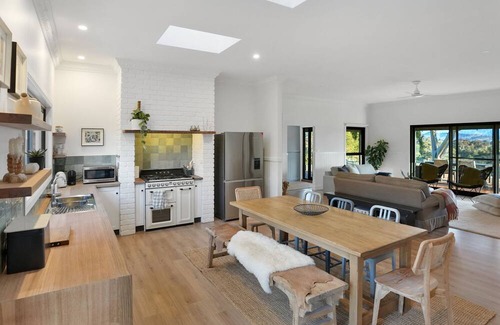 Mansfield House | Macs 75 - Luxurious Farm Getaway
