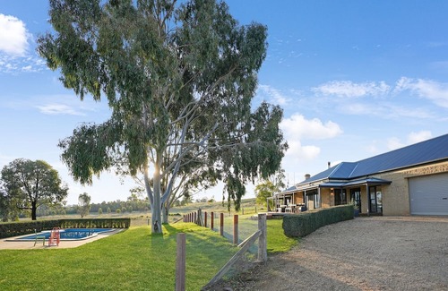 Mansfield House | Macs 75 - Luxurious Farm Getaway