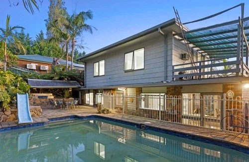 Upper Ferntree Gully House | Hilltop Pool Sanctuary near Puffing Billy, 1000 Steps & Westfield Knox