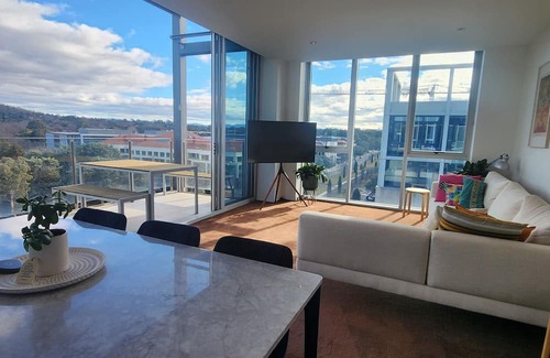 Capital Hill Apartment | Penthouse overlooking Parliament