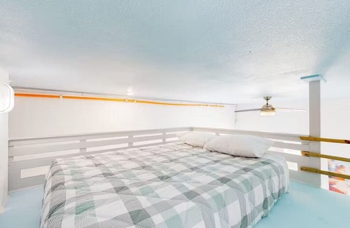 Port Bolivar Cabin | Cozy cabin in oceanfront Bolivar Peninsula with WiFi, AC, Private Pool, Games