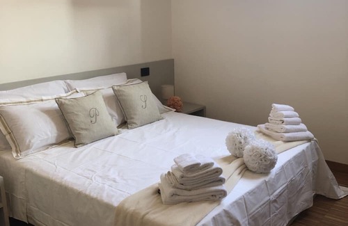 Lonigo Apartment | Apartment 'Il Piccolo Scrigno' with Wi-Fi and Air Conditioning