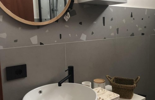 Lonigo Apartment | Apartment 'Il Piccolo Scrigno' with Wi-Fi and Air Conditioning