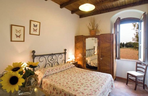 Follonica Apartment | Apartment 'Quadro' with Shared Pool, Shared Garden and Wi-Fi