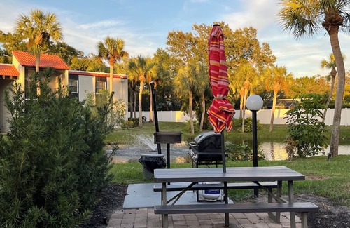 Sarasota Springs Villa | Charming condo 12 mins to siesta key beach