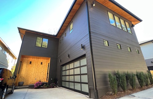 Southwest Raleigh House | Executive, Modern, serene house - perfect location, putting green, elevator