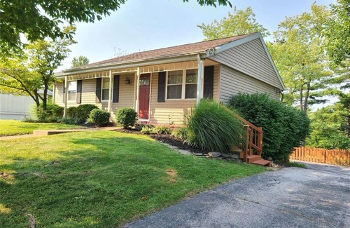 Ballwin House | Charming 1-bedroom in basement with AC, WiFi in awesome Ballwin