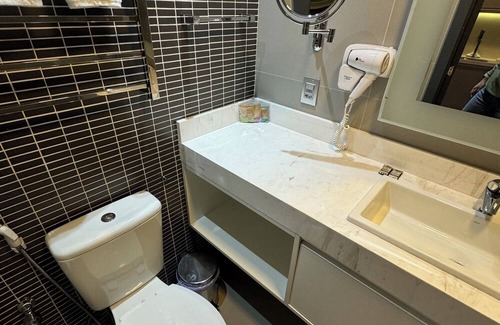 Agua Verde Apartment | Complete studio in Batel, Wi-Fi, kitchen and dining/work table