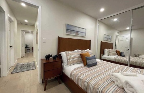 Canoga Park House | Charming 4-bedroom house with pool in Los Angeles