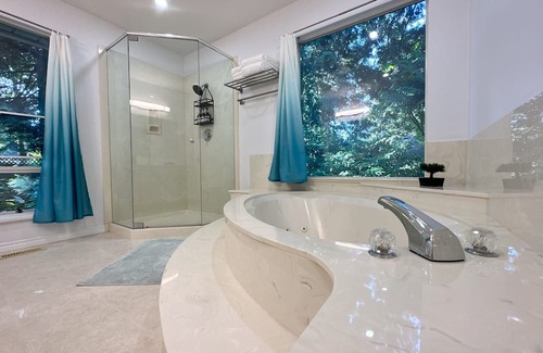 East Newton North House | Private Resort Like Stay in Metro Vancouver