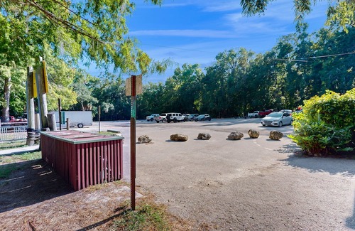 Chassahowitzka House | Cozy coastal home with plenty of space and close to springs