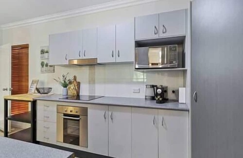 Clifton Beach Apartment | 3BR Clifton Beach Resort Escape - Pools/Gym/Beach