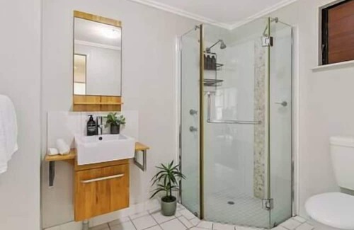 Clifton Beach Apartment | 3BR Clifton Beach Resort Escape - Pools/Gym/Beach