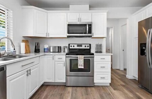 Yucca Valley House | Remodeled 4BR Joshua Tree home w/Hot Tub!