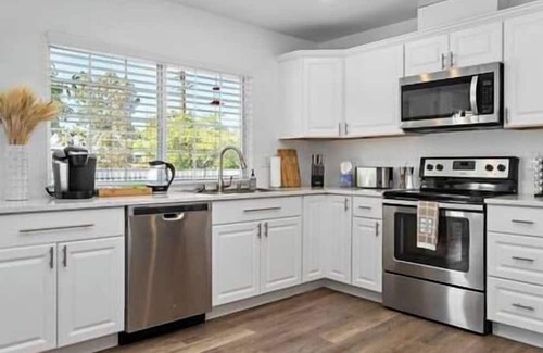 Yucca Valley House | Remodeled 4BR Joshua Tree home w/Hot Tub!