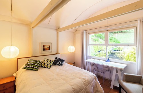 Ibiuna Cottage | Paraíso à Beira da Represa: Casa Luxuosa com Piscina no Veleiros de Ibiúna!