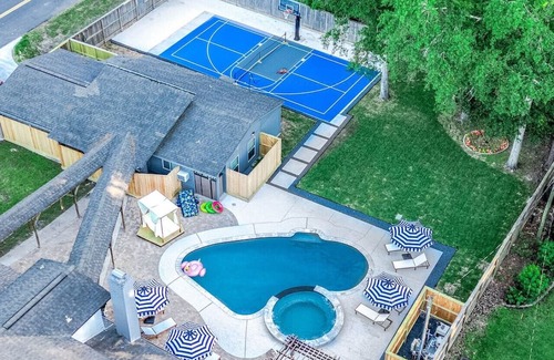Cypress House | 7BD/5B | Slps20| SportsCourt| HeatedPool/Spa|3King
