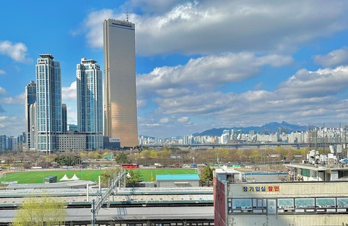 Noryangjinil-tong Cabin | Cozy Room: 30 Seconds from Noryangjin Station, Prime Location in Seoul