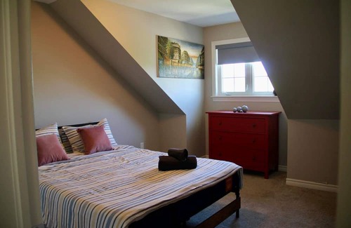 Ottawa Division House | Welcome to our SweetHome1 the cozy comfort.