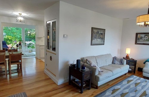 Yarmouth House | Lovely 2-bedroom accommodation with private garden minutes from Maine ferry.