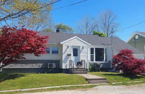 Yarmouth House | Lovely 2-bedroom accommodation with private garden minutes from Maine ferry.