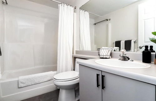 Collingwood House | Collingwood Stunning Ski/Beach Vacation Home - 10 min from the Mountains/Beach!