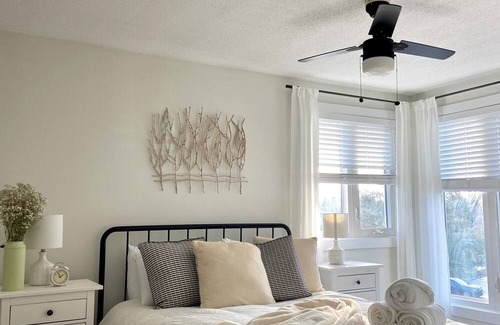 Collingwood House | Collingwood Stunning Ski/Beach Vacation Home - 10 min from the Mountains/Beach!