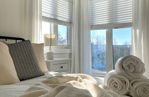 Collingwood House | Collingwood Stunning Ski/Beach Vacation Home - 10 min from the Mountains/Beach!